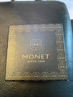 Monet Gold Tone NIB compact mirror enhanced with a Pink Crystal shoe.